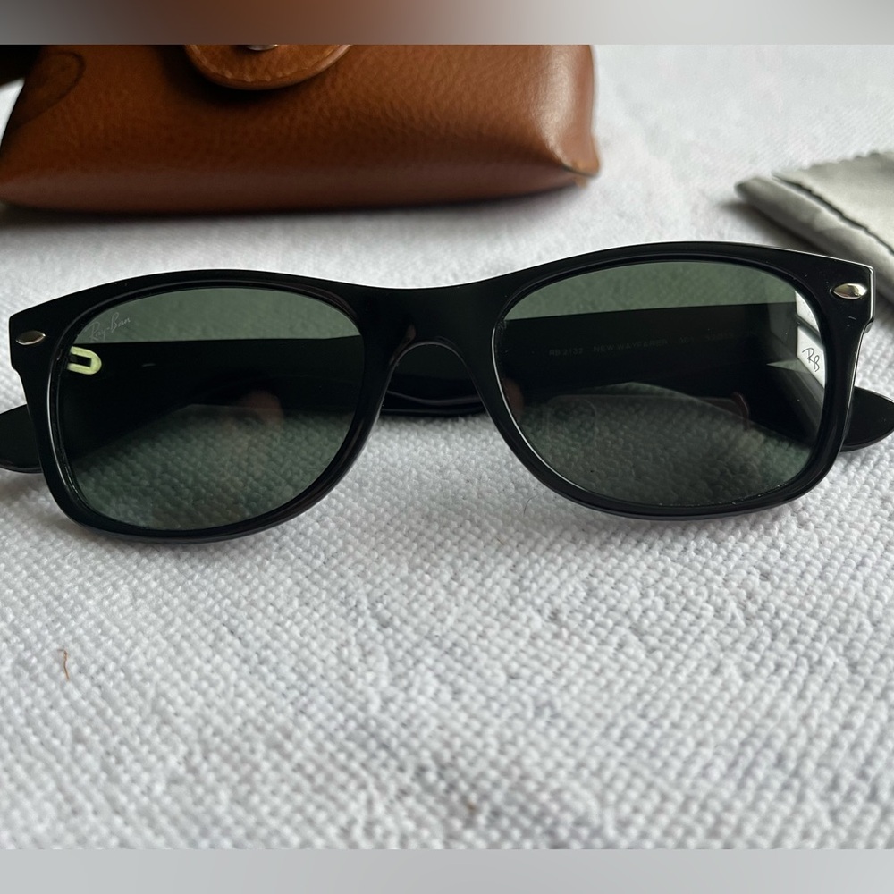 Ray- Ban New Wayfarer